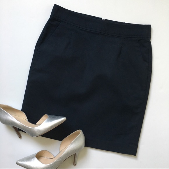 Banana Republic Dresses & Skirts - Banana Republic Dark Navy Cotton Pencil Skirt